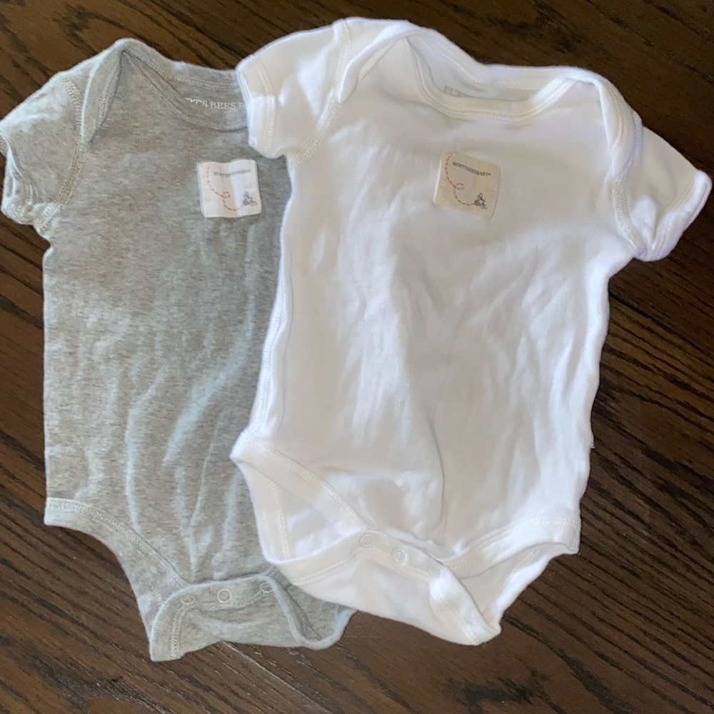 Burt’s Bees baby onesie 0-3mo